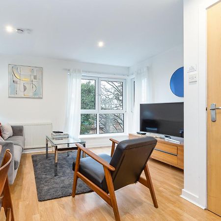 Modern 2 Bed Broompark/Central Apt. With Parking Glasgow Exterior photo