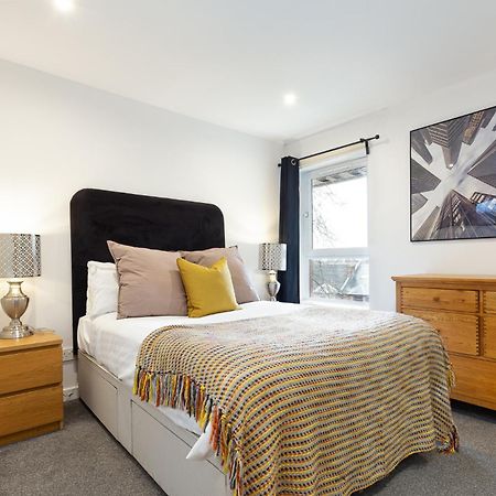 Modern 2 Bed Broompark/Central Apt. With Parking Glasgow Exterior photo