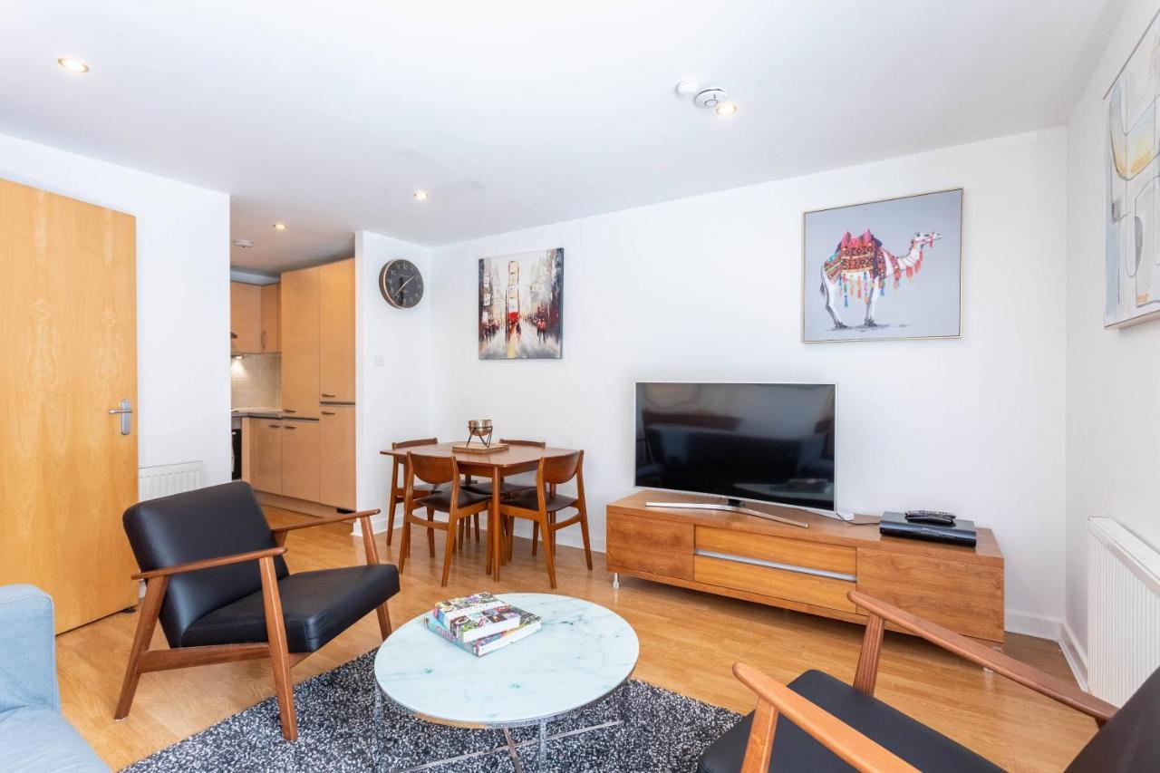 Modern 2 Bed Broompark/Central Apt. With Parking Glasgow Exterior photo