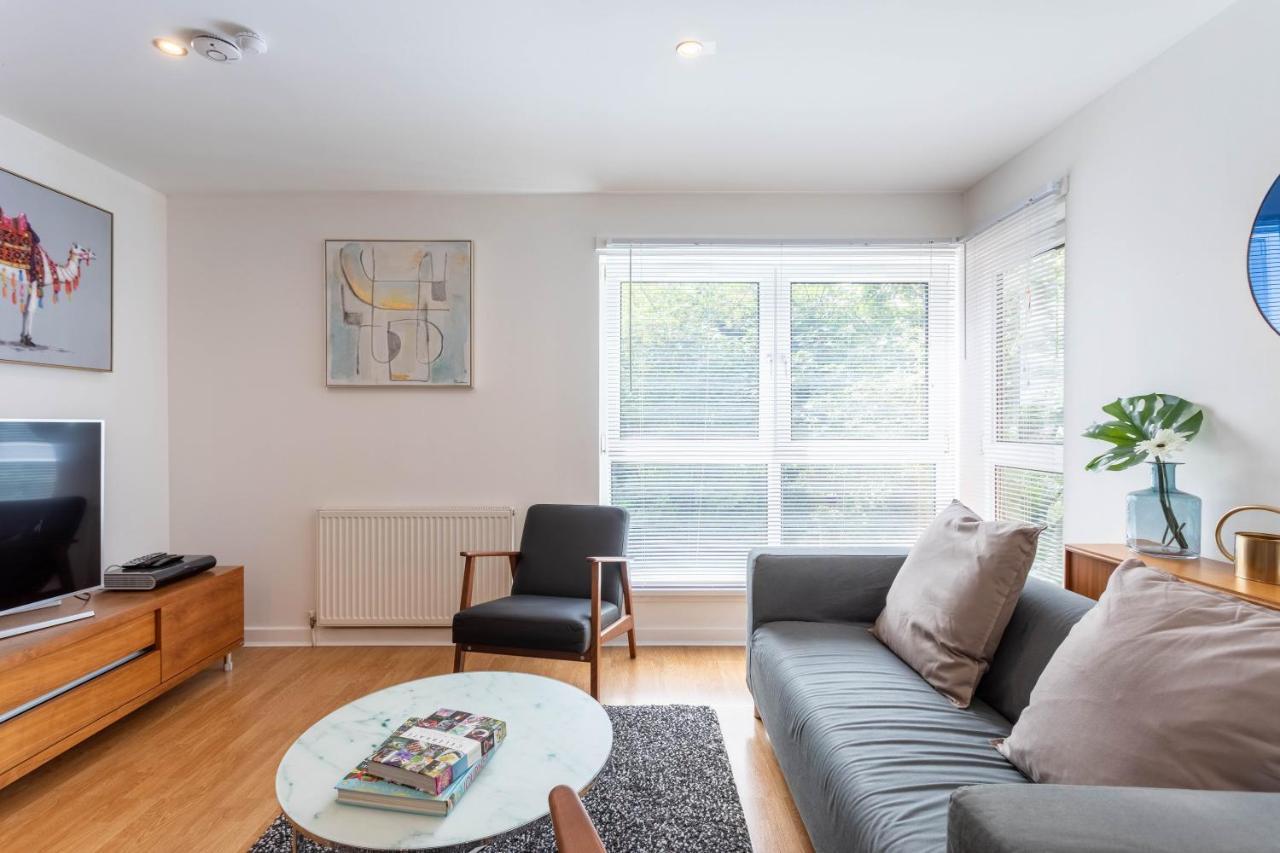 Modern 2 Bed Broompark/Central Apt. With Parking Glasgow Exterior photo