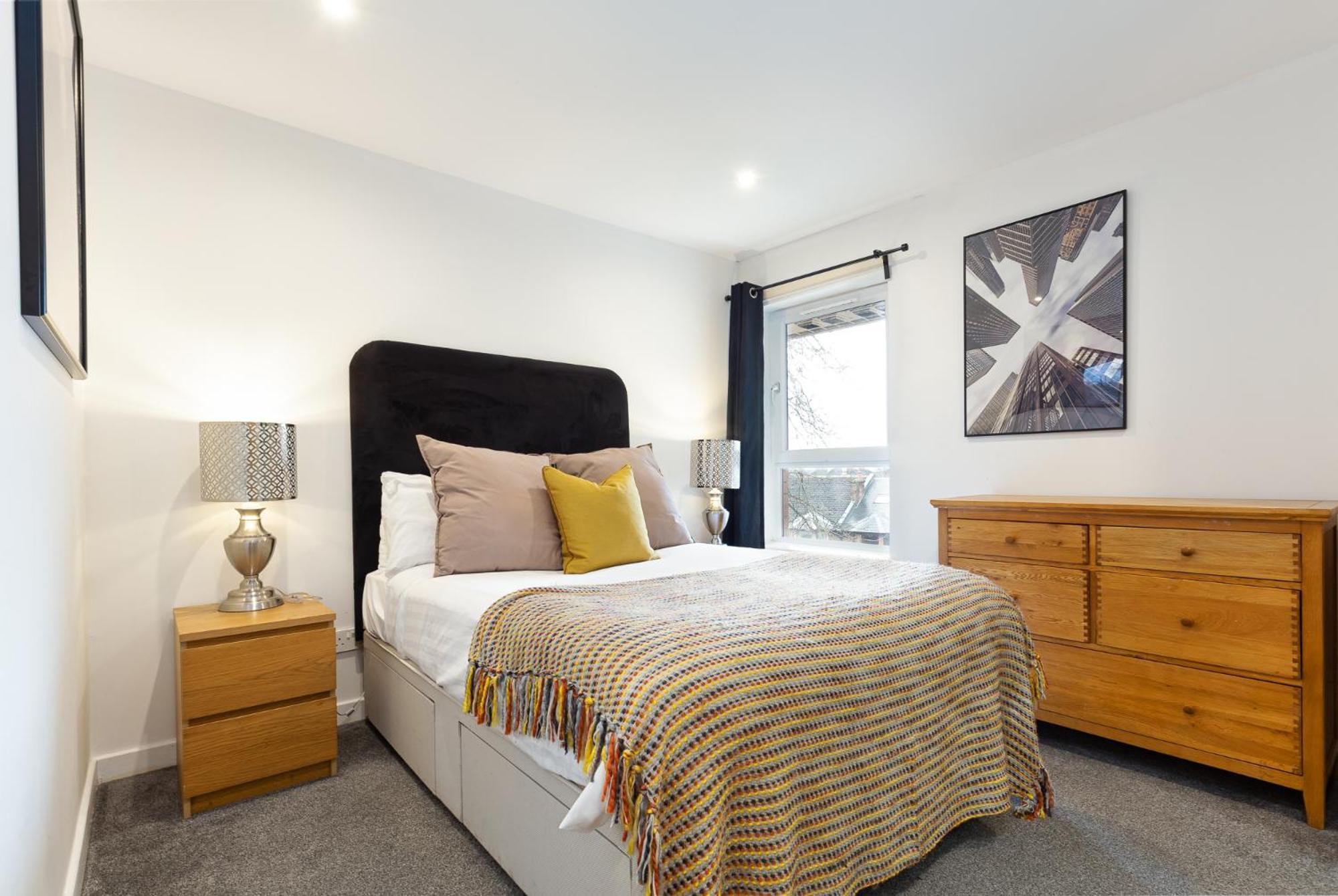 Modern 2 Bed Broompark/Central Apt. With Parking Glasgow Exterior photo